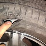 I broke a tire on the road: what to do?